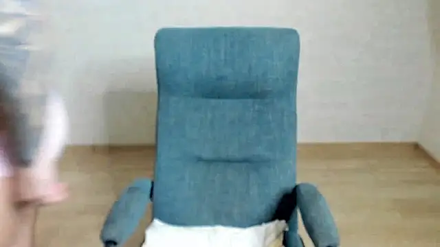 maks wolfis online show from March 4, 2026, 6:15 pm