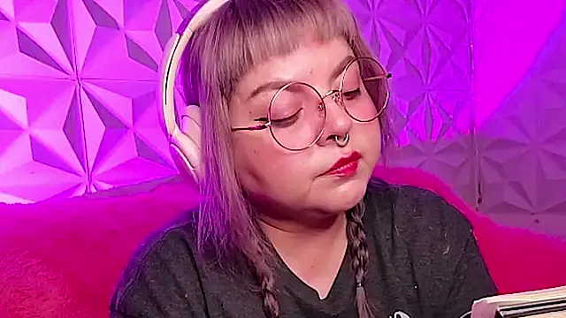 Satyn doll online show from November 2, 2025, 10:15 pm