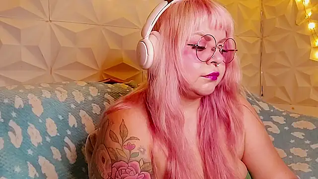 Snapshot of Satyn_doll chatting on June 4, 2026, 1:10 am Satyn doll online show from June 4, 2026, 1:10 am