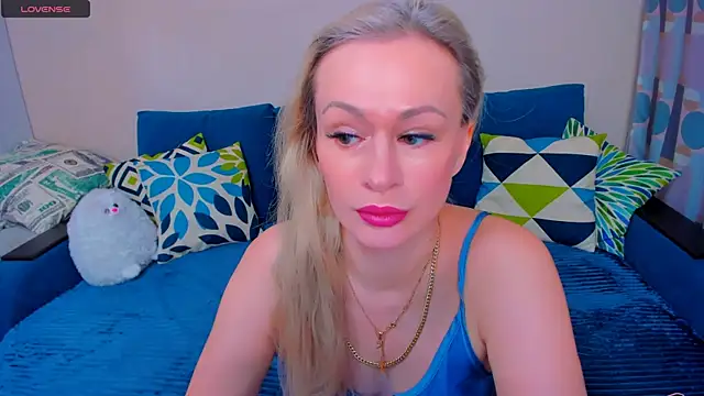 EllenMoore online show from November 11, 2025, 3:12 am