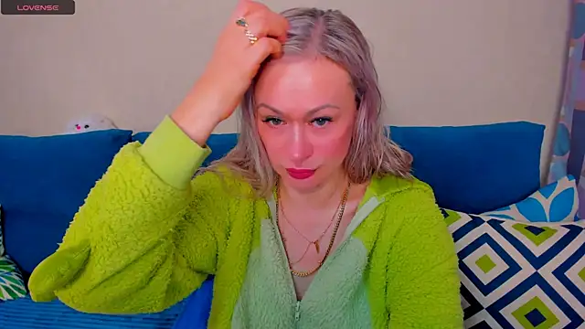 EllenMoore online show from October 19, 2025, 3:09 am