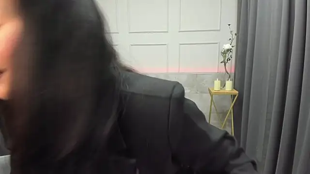 Snapshot of ErikaSoft chatting on November 17, 2025, 5:33 am ErikaSoft online show from November 17, 2025, 5:33 am