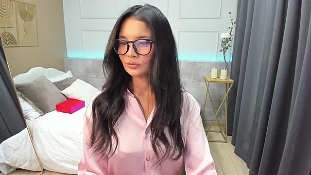 Snapshot of ErikaSoft chatting on November 12, 2025, 5:22 am ErikaSoft online show from November 12, 2025, 5:22 am