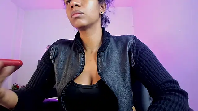 Ellie Alves online show from October 13, 2025, 2:07 pm