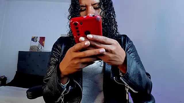 Ellie Alves online show from October 7, 2025, 2:18 pm