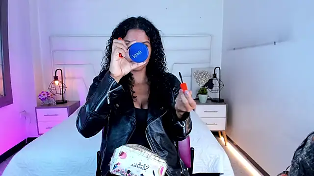 Ellie Alves online show from February 17, 2025, 1:00 pm