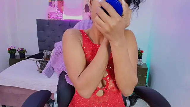 Ellie Alves online show from September 24, 2025, 1:17 pm