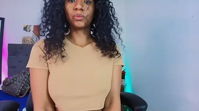 Ellie Alves online show from September 9, 2025, 12:47 pm