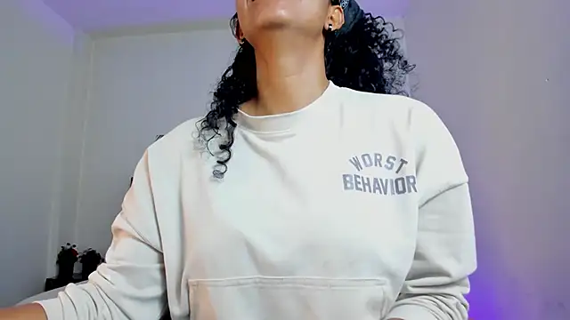 Ellie Alves online show from October 8, 2025, 1:56 pm