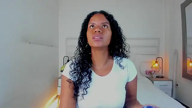 Ellie Alves online show from February 10, 2025, 1:22 pm