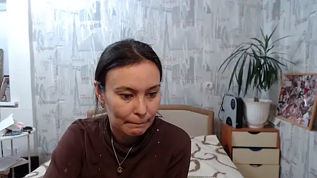 Snapshot of GinaQSoul chatting on October 6, 2025, 11:44 am GinaQSoul online show from October 6, 2025, 11:44 am