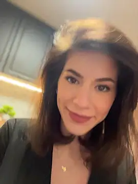 AlyonaX online show from April 4, 2026, 6:25 pm