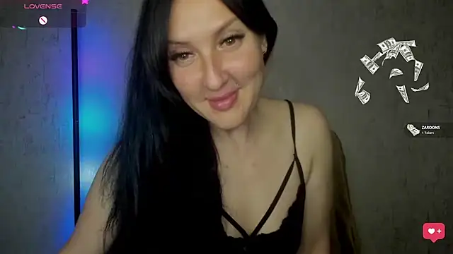 MissGulia online show from June 3, 2026, 9:41 pm