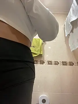 Fancyxlove online show from October 9, 2025, 12:38 pm