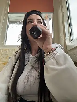 Almmaxxxx online show from April 4, 2026, 4:19 am