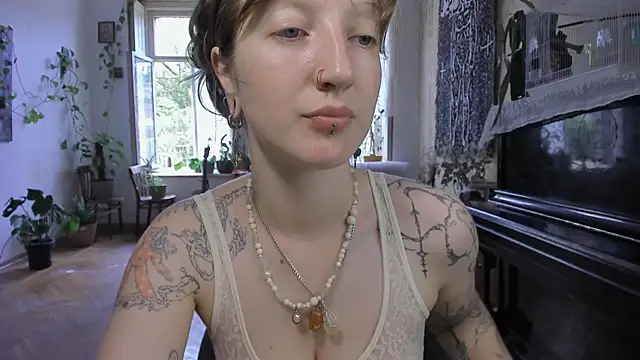 Snapshot of Miranda2_0 chatting on July 4, 2026, 9:04 am Miranda2 0 online show from July 4, 2026, 9:04 am