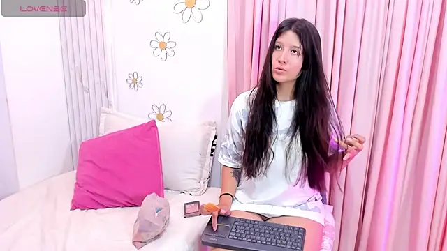 Snapshot of Dulce_andrea__ chatting on February 13, 2026, 4:07 pm Dulce andrea online show from February 13, 2026, 4:07 pm