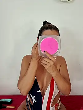 YOURSDEBORA online show from November 12, 2025, 8:01 pm