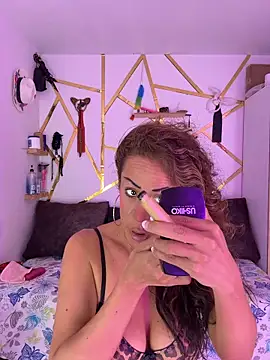 YOURSDEBORA online show from June 22, 2026, 7:11 pm