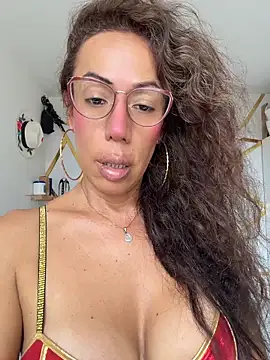 Snapshot of YOURSDEBORA chatting on June 7, 2026, 7:41 pm YOURSDEBORA online show from June 7, 2026, 7:41 pm