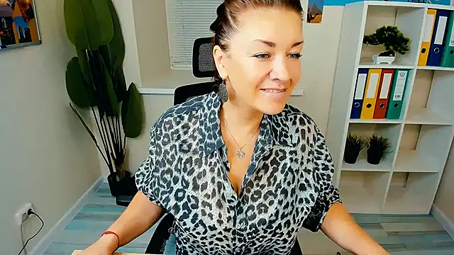 AnaMills online show from September 19, 2025, 10:19 am