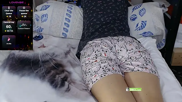 Snapshot of Angel-Demon20 chatting on November 4, 2025, 1:26 pm Angel-Demon20 online show from November 4, 2025, 1:26 pm