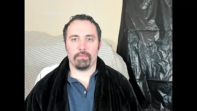 Snapshot of Metalstud chatting on November 18, 2025, 2:59 am Metalstud online show from November 18, 2025, 2:59 am