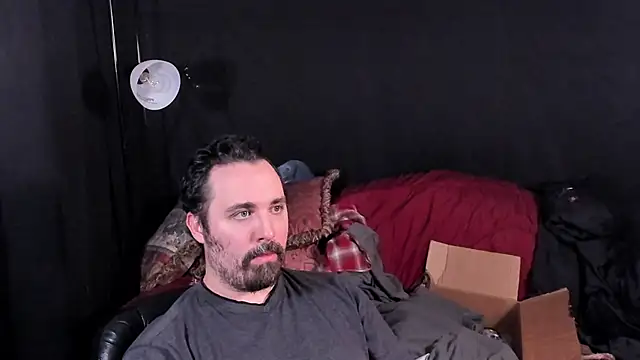 Snapshot of Metalstud chatting on November 30, 2025, 2:23 am Metalstud online show from November 30, 2025, 2:23 am