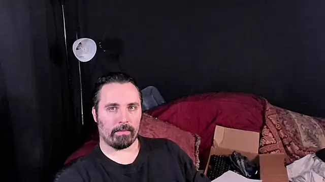 Snapshot of Metalstud chatting on December 3, 2025, 4:46 am Metalstud online show from December 3, 2025, 4:46 am