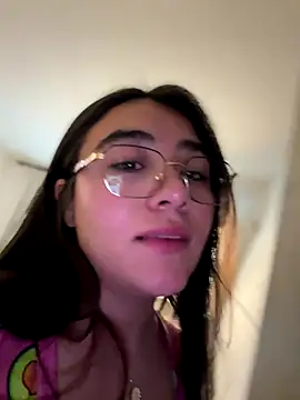 vaneelee online show from October 9, 2025, 2:34 am