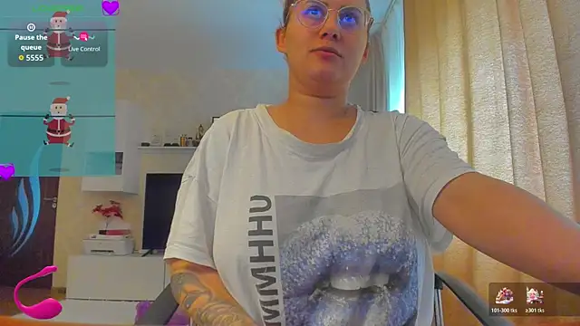 Snapshot of hot_evil_queen chatting on November 27, 2025, 9:10 am hot evil queen online show from November 27, 2025, 9:10 am