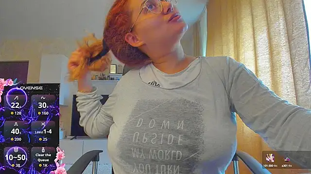 Snapshot of hot_evil_queen chatting on October 7, 2025, 10:49 am hot evil queen online show from October 7, 2025, 10:49 am