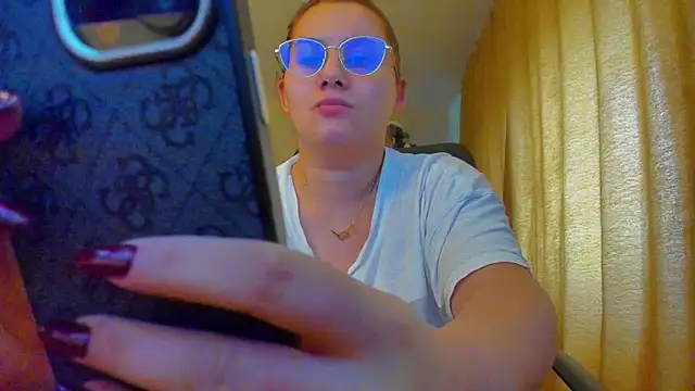 hot evil queen online show from December 22, 2025, 8:47 am