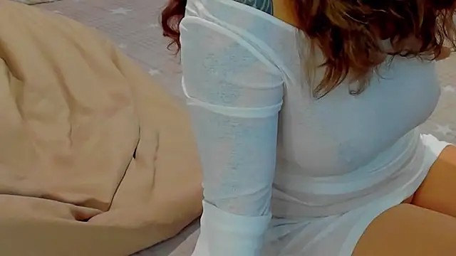 Snapshot of AlmaFancy chatting on February 15, 2026, 7:51 am AlmaFancy online show from February 15, 2026, 7:51 am