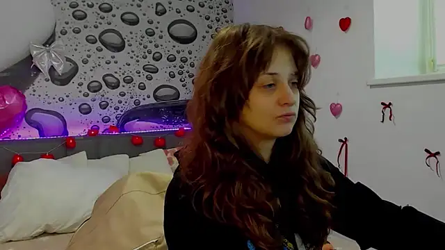 Snapshot of AlmaFancy chatting on February 10, 2026, 6:45 am AlmaFancy online show from February 10, 2026, 6:45 am