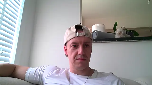 ploki2180 online show from November 9, 2025, 2:21 pm