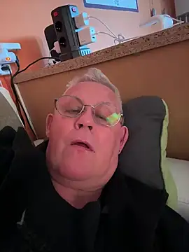 smaili1513 online show from February 7, 2025, 1:53 pm