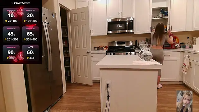 Blondiewithanass online show from April 8, 2026, 6:26 am