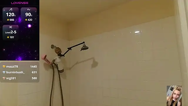 Snapshot of Blondiewithanass chatting on November 13, 2025, 9:46 am Blondiewithanass online show from November 13, 2025, 9:46 am