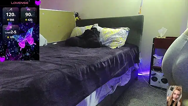 Blondiewithanass online show from February 3, 2026, 6:22 am