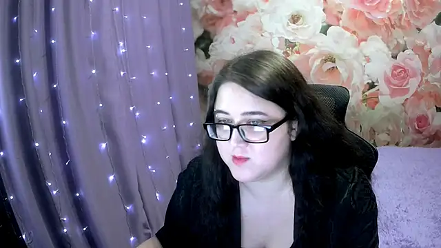 Snapshot of OverseerX chatting on November 11, 2025, 6:25 pm OverseerX online show from November 11, 2025, 6:25 pm