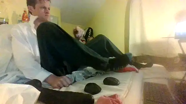 Snapshot of londonfuckwhore chatting on December 2, 2024, 4:26 am londonfuckwhore online show from December 2, 2024, 4:26 am