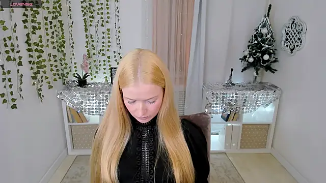 Laly Peach online show from January 8, 2026, 1:50 pm