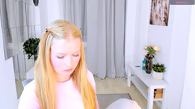 Snapshot of Laly_Peach chatting on October 7, 2025, 4:08 pm Laly Peach online show from October 7, 2025, 4:08 pm