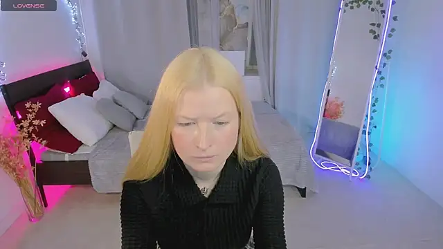 Laly Peach online show from March 11, 2026, 11:15 am