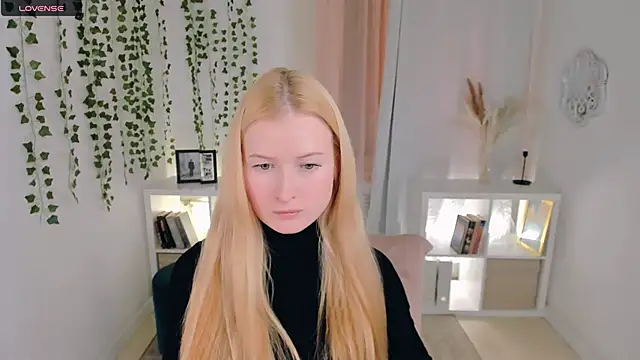 Snapshot of Laly_Peach chatting on November 21, 2025, 4:17 pm Laly Peach online show from November 21, 2025, 4:17 pm