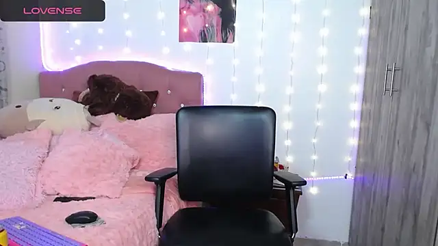 camy doll online show from December 14, 2025, 1:12 am