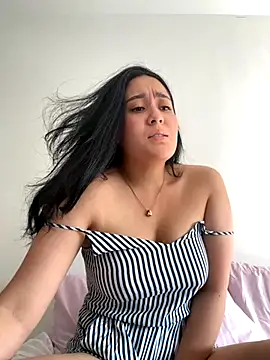 Snapshot of Nina_lovi chatting on October 22, 2025, 9:24 pm Nina lovi online show from October 22, 2025, 9:24 pm