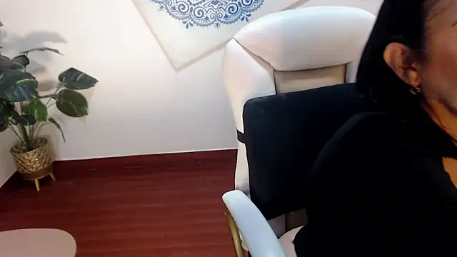 mom xxx online show from February 9, 2026, 10:30 pm