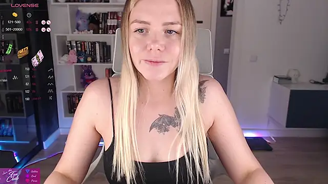 Snapshot of Emma_Bryan chatting on September 9, 2025, 8:40 pm Emma Bryan online show from September 9, 2025, 8:40 pm